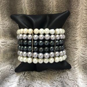 NWOT Cuff Bracelet Faux Pearl 🧡